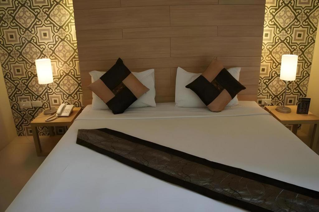 Chinotel Phuket Exteriör bild
