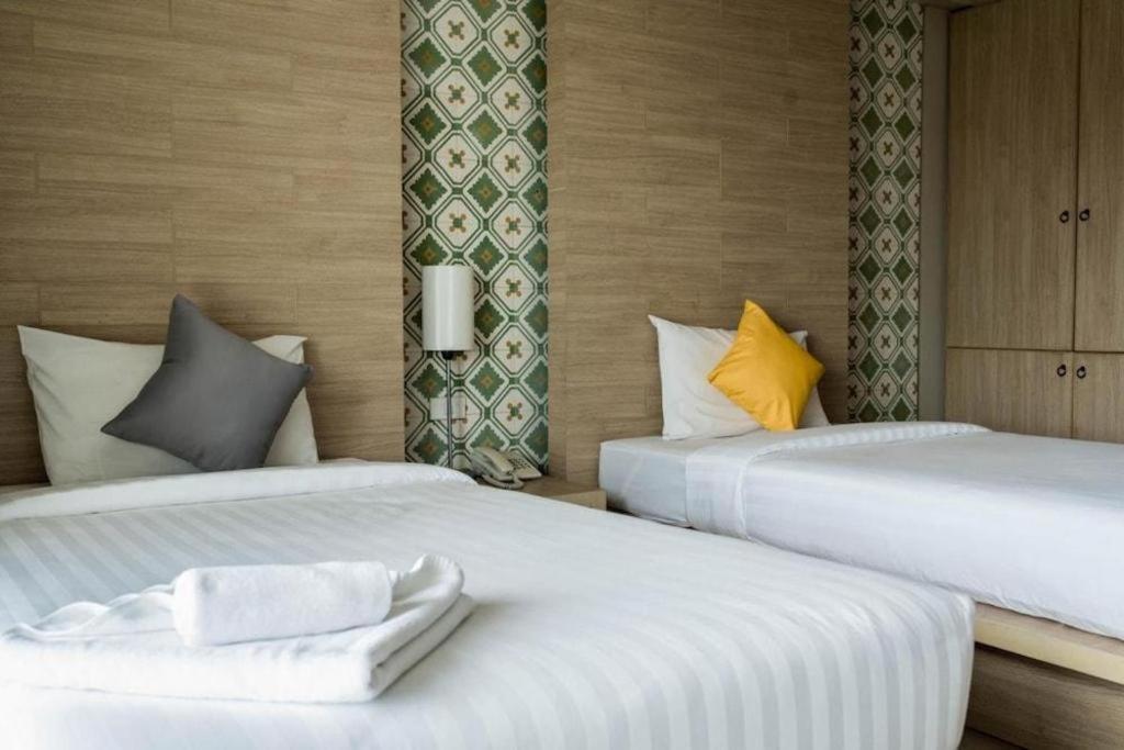 Chinotel Phuket Exteriör bild