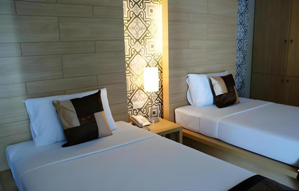 Chinotel Phuket Exteriör bild