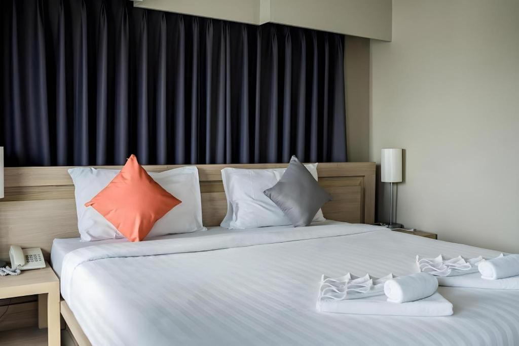 Chinotel Phuket Exteriör bild