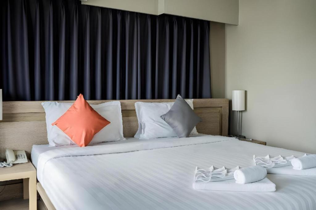 Chinotel Phuket Exteriör bild