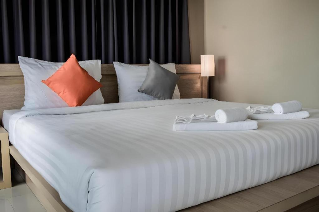 Chinotel Phuket Exteriör bild