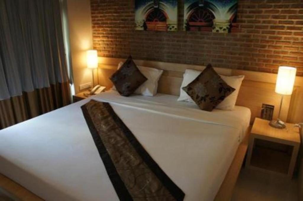 Chinotel Phuket Exteriör bild