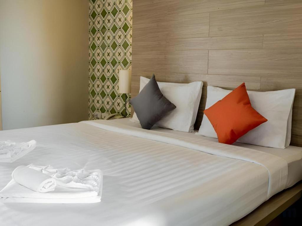 Chinotel Phuket Exteriör bild