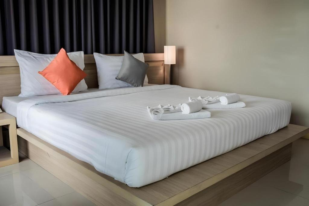 Chinotel Phuket Exteriör bild