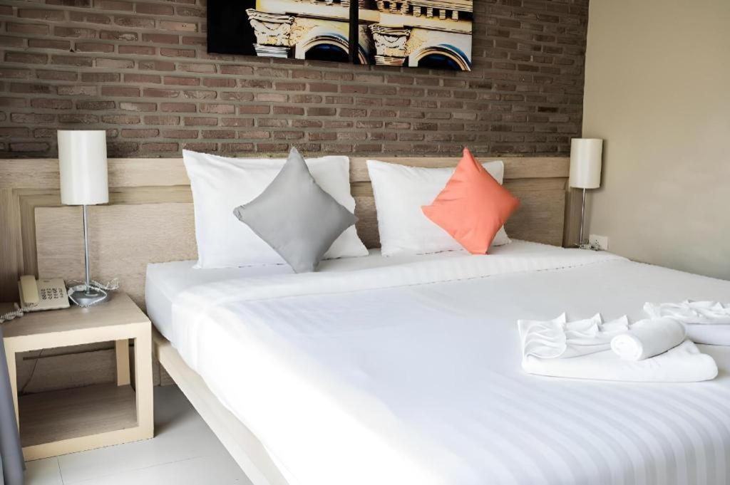Chinotel Phuket Exteriör bild